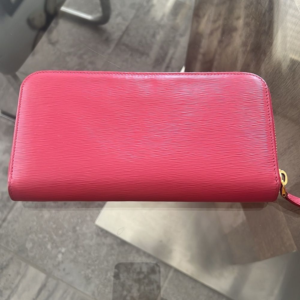 Prada Zip-Around Wallet in Pink Leather, Pristine - Picture 4 of 13
